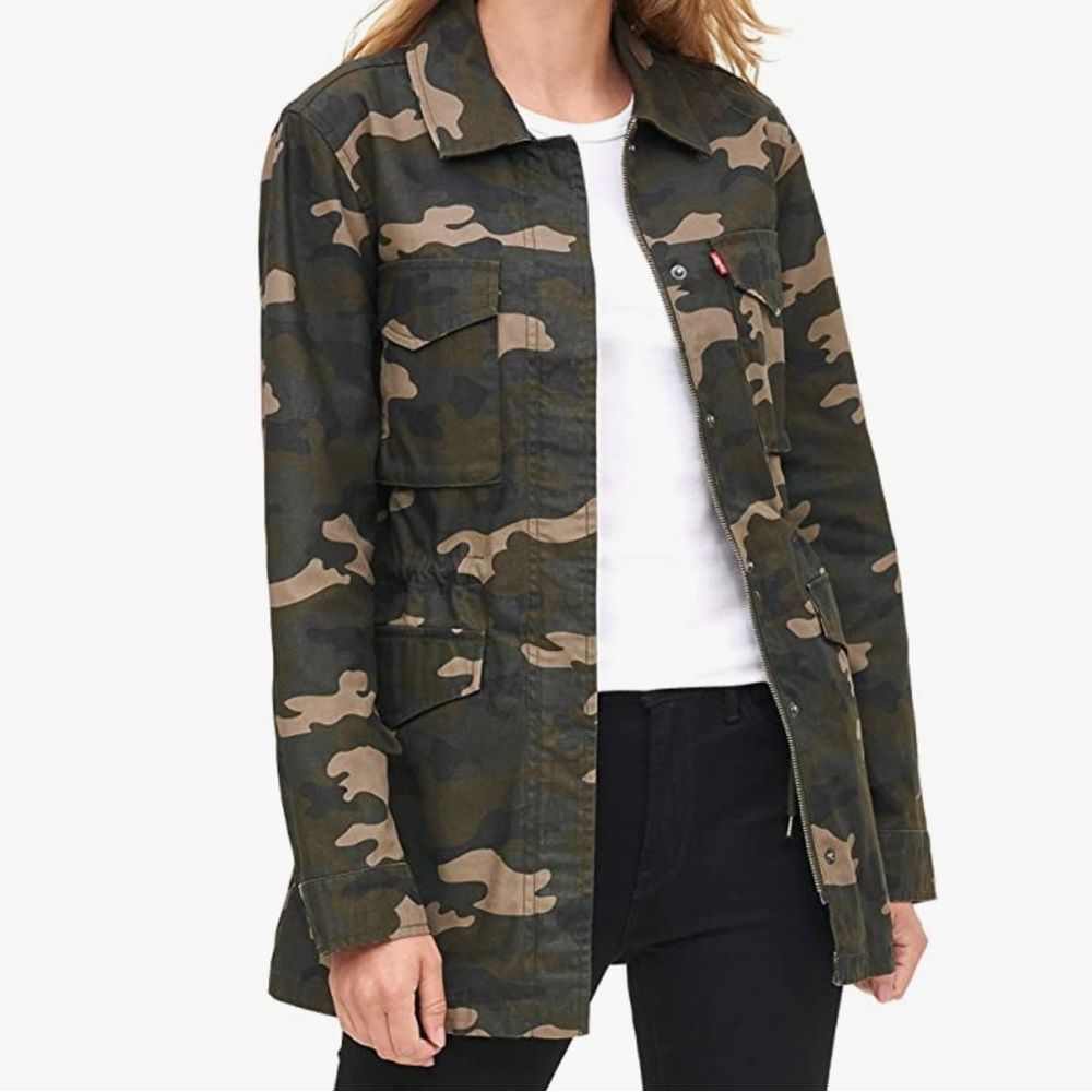 Levi’s Camo oversized jacket small